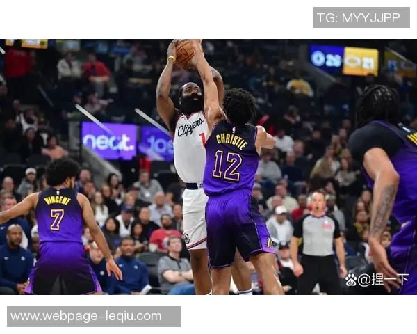 今日NBA雷霆对决马刺精彩赛事回顾与分析